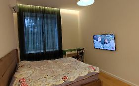 Lux Apartment, Near Metro Vasylkivska